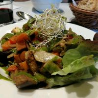 verduras al horno con lechuga y salsa pesto at The Mantraa in Barcelona