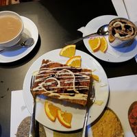 carrot cake and Apple crumble at The Mantraa in Barcelona