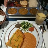 Thali and pumpkin cake at The Mantraa in Barcelona