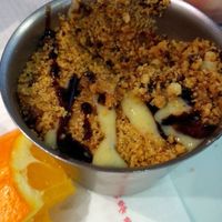 Apple crumble at The Mantraa in Barcelona