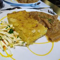 Estofado de seitán y champiñones, con pastel de patata y ensalada at The Mantraa in Barcelona