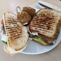 Sandwiches y croquetas vegan at Crock and cock in Bilbao