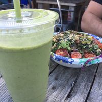 Smoothie and surfer bowl at Leahi Health - Kaimuki in Honolulu