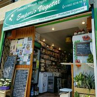 outside at Emporio Vegetal in Santiago