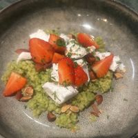 Bijzondere combinatie met aardbeien en vegan feta   at Catootje aan de Markt in Leiden