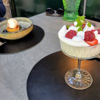 Delightful vegan meringue dessert at Catootje aan de Markt in Leiden