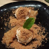 Spekulatiusmouse und -crumble auf lauwarmen Apfel-Zimt-Kompott (Wochenhit) at Kunstküche in Krefeld