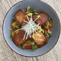 Reis süß saure Sauce mit Gemüse und Früchten bisschen spicey und krossen Tofu lecker   at Kunstküche in Krefeld
