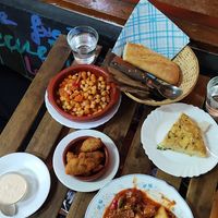 Ropavieja, estofado de seitan, tortilla de papas y croquetas at Somos Lo Que Comemos in Tenerife