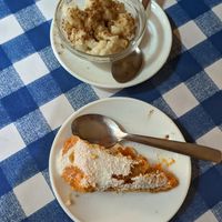 Carrot cake and rice pudding at Somos Lo Que Comemos in Tenerife