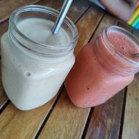 Nutty banana + strawberry sunrise at VegetaBowl in Koh Tao