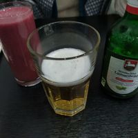 Smoothie (banana, beetroot and cardamom) and acohol free beer at Velicious in Strasbourg