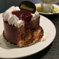 Entremets au fruits rouge at Velicious in Strasbourg