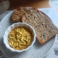 scrambled tofu and toast at Serotonin Eatery in Burnley