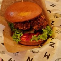 Hamburger z kalafiorem at Mango Vegan Street Food - Powisle in Warsaw