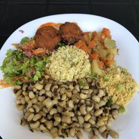Arroz, feijão mascar, legumes, bolinho de lentilha e salada orgânica   at Cozinha Divina in Olinda
