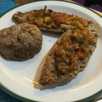 Hamburgesa con pisto at El Karmem in Malaga