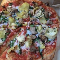 Vegan cheese pizza at Piaza Fresh in Berlin