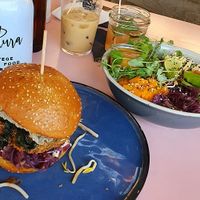Burger & vegane Bowl at Pura in Breitbrunn Am Chiemsee