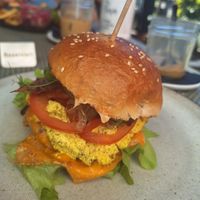 Veganer Frühstücksburger at Pura in Breitbrunn Am Chiemsee