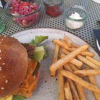 Pommes und kimchi als Beilage at Pura in Breitbrunn Am Chiemsee