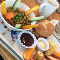‘Ich ess Blumen’ vegan breakfast with tofu scramble  at Himmelgrün in Augsburg