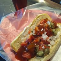 Hot-dogs con agua de jamaica (es de refil) 🌭🍹❤️ at Gatorta - Food Stand in Mexico City