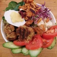 Raphael bowl with potato salad, hummus, broccoli, "egg", veggie chips spinach and more... at Video Video in Copenhagen