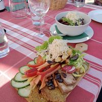 Vegane Bretteljause, must try!! 😋🫶 at Bioweingut Otto Knaus in Sulztal