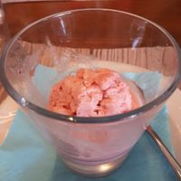 Strawberry icecream at Kellari in Crete