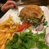 l/o vegetarian burger at Kellari in Crete