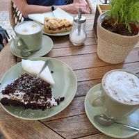 Maulwurfkuche, Kirschstreusel, heiße Schokolade und Cappuccino at Pfefferminzje in Koblenz