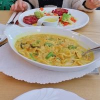 Rote Beete Bratlinge und asiatische Pfanne süß scharf at Bloeser in Dahme