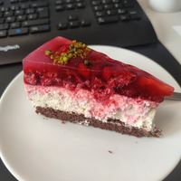 Himbeer-Mascarpone-Torte (vegan) absoluter Favorit at Liesgen in Krefeld