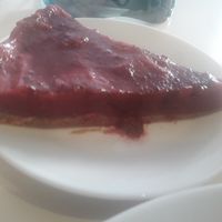 Cake with red fruits at Escolha Natura in Lisbon
