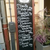 vegan flavors are marked as vegan (:  at TONIS in Leipzig