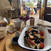 Such a sweet Café and loads of cookies and tasty meals💗i recommend the waffles, chai and shawarma or try the empanadas ✨   at La Verde in Lima