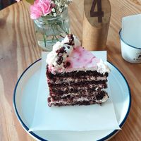 Torta de cacao, chantilly de coco y frambuesas at La Verde in Lima