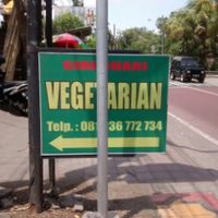 the sign from the street  at Giridhari in Kuta
