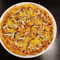 Mushroom pizza with vegan cheese at Kami Express in Saarbrucken