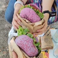 Butterfly burger in basso e cherry bomb in alto at Flower Burger - Viale Vittorio Veneto in Milan