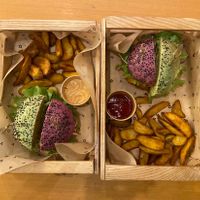 Hamburger e patatine fritte  at Flower Burger - Viale Vittorio Veneto in Milan