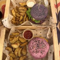 hamburger purple cheesy e cherry bomb personalizzato  at Flower Burger - Viale Vittorio Veneto in Milan