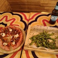 Gewähltes Menü Vegane Thunfisch-Pizza, Edamame&Bier at Flower Burger - Viale Vittorio Veneto in Milan
