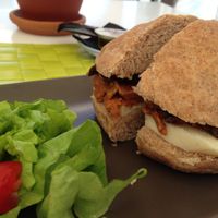 гамбургер с сейтаном at BuenaVida Vegan in Tenerife