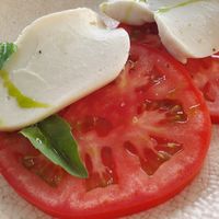 Ensalada caprese at BuenaVida Vegan in Tenerife