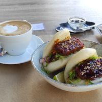 Pan Bao: Bao bun with avocado sauce, lettuce mix, marinated sticky tempeh and lime at BuenaVida Vegan in Tenerife