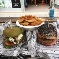 Burger green sea and burger crispy b seitan 🍔 at BuenaVida Vegan in Tenerife