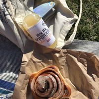 Cinnamon bun & kombucha  at Sunrise Organics in Bournemouth