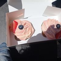 Muffins de vainilla y fresa at Toque de Canela in Zaragoza
